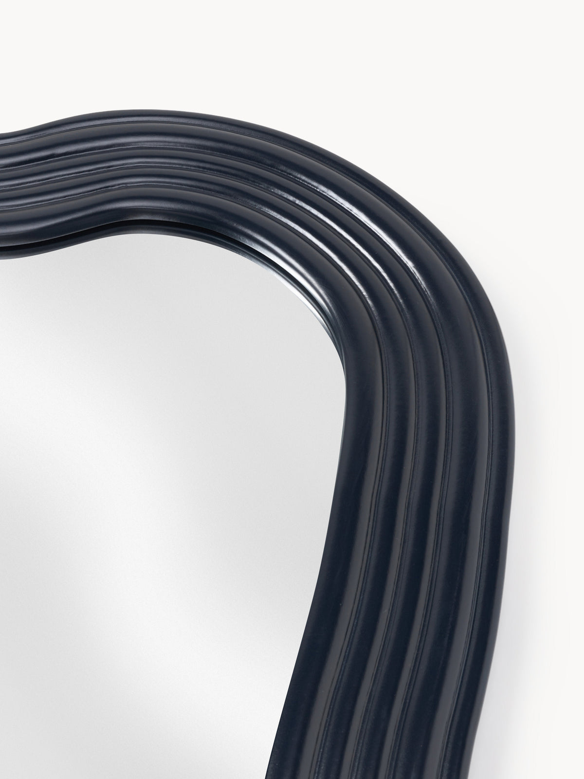 Full-Length Wall Mirror Cosimo with Wavy Frame